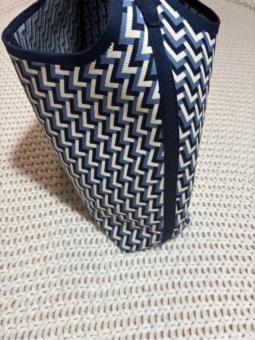 NWT lululemon shoulder bag L monogram knit in club blue/washed denim/light ivory - Picture 7 of 11